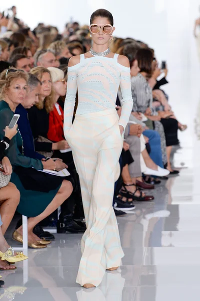 Look 30